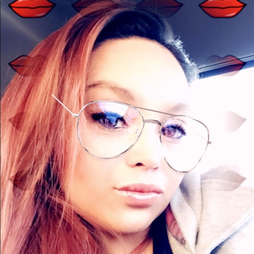 Meet your Posher, Raquel